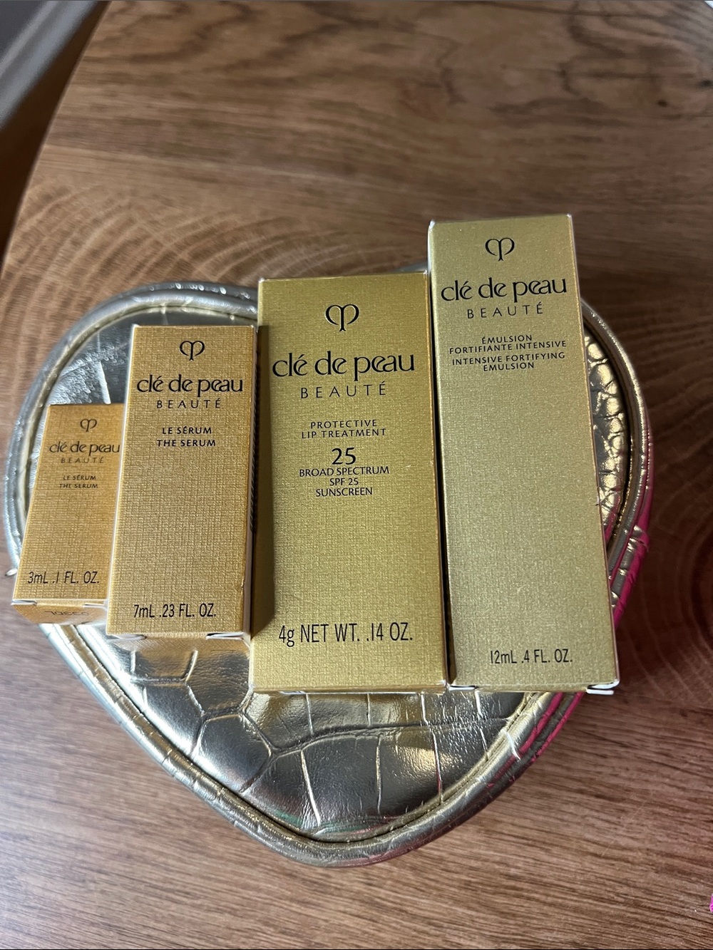clé de peau Beauté Protective Lip Treatment SPF 25 – Gold